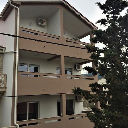 Apartmani Orhideja Rab Town Ngoại thất bức ảnh