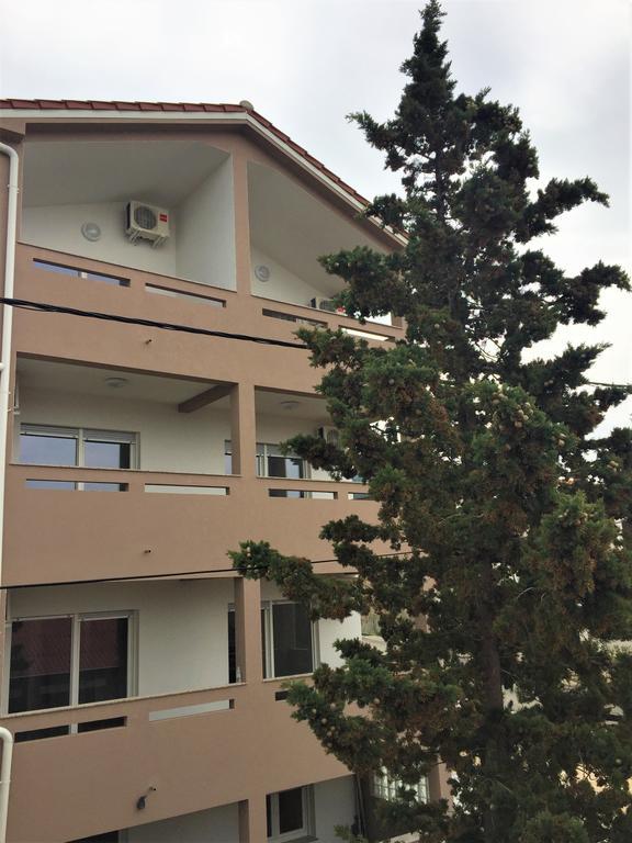 Apartmani Orhideja Rab Town Ngoại thất bức ảnh