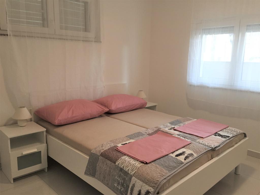Apartmani Orhideja Rab Town Ngoại thất bức ảnh
