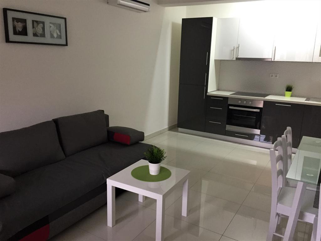 Apartmani Orhideja Rab Town Ngoại thất bức ảnh